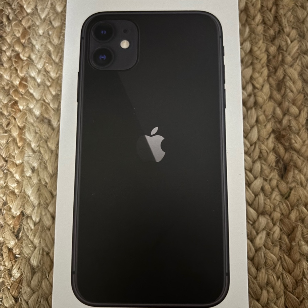 Apple iPhone 11 - Sleek Black Finish
